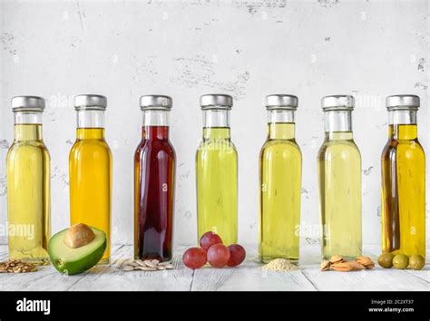 Diverse bottiglie di oli vegetali da cucina