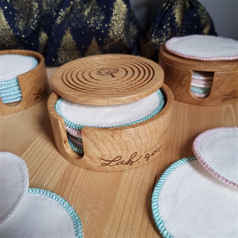 Immagine di fiori di canapa e dischetti struccanti in canapa