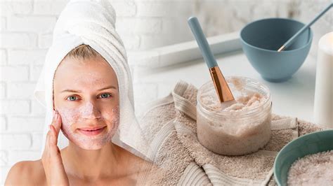 Illustrazione di una ciotola con ingredienti per scrub fatti in casa