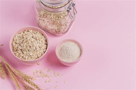 Infografica che mostra i benefici dell'avena colloidale sulla pelle secca