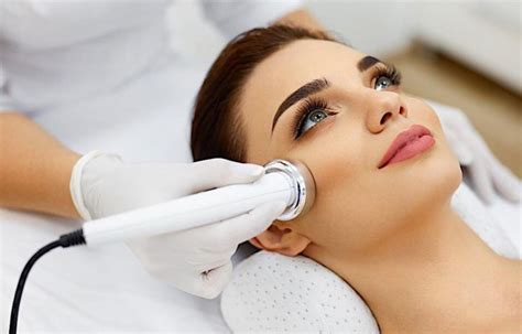 Apparato per radiofrequenza estetica in uso