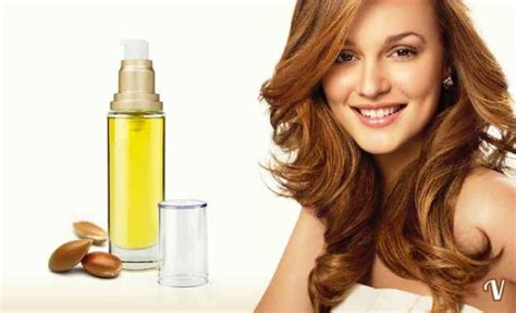Capelli sani e lucenti dopo trattamento con olio di argan
