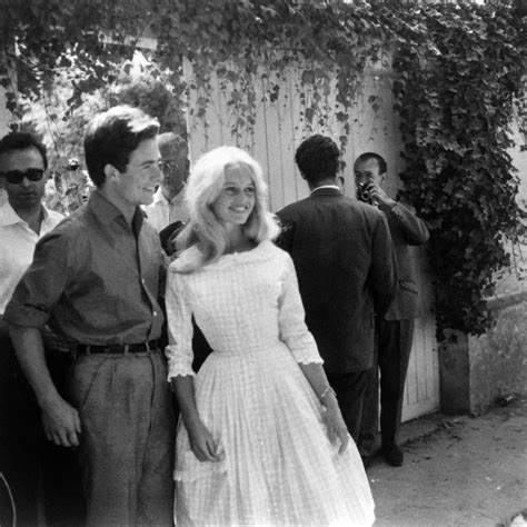 Brigitte Bardot in un abito Vichy rosa per il suo matrimonio