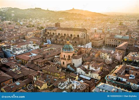 Vista aerea di Bologna con il centro congressi Cosmoprof