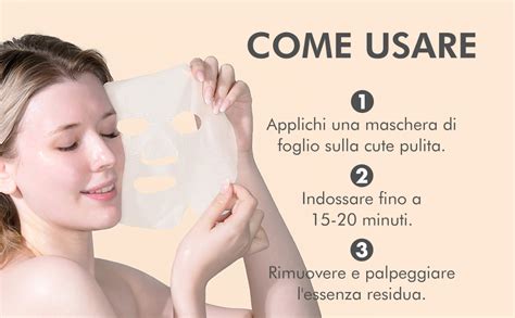 Donna applica maschera viso lenitiva