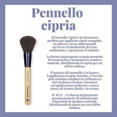 Applicazione di cipria fissante con un pennello morbido