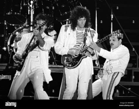 Freddie Mercury, Brian May, Roger Taylor e John Deacon dei Queen.
