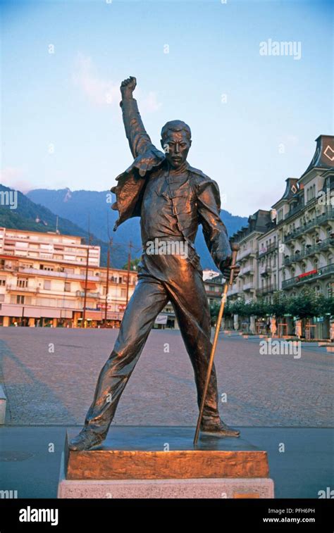 Statua di Freddie Mercury a Montreux, Svizzera.