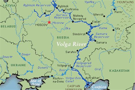 Mappa del fiume Volga che mostra il suo corso dall'origine al delta