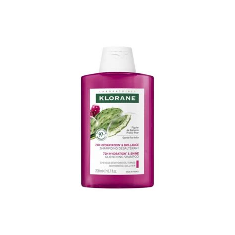 Ingredienti naturali in un flacone di shampoo