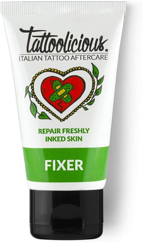 Collezione di diverse creme per tatuaggi