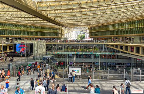 La Halles des Sources con la sua struttura in vetro e metallo