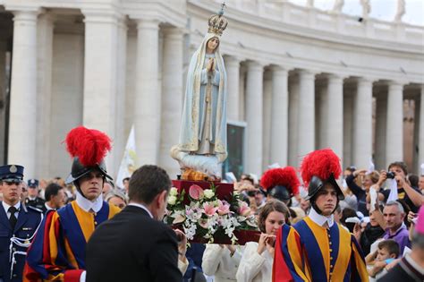 La vecchia chiesa di Saint-Blaise con la statua della Madonna degli Infermi