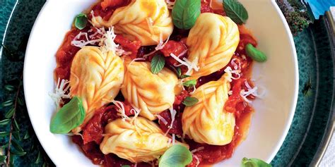 Piatti tipici sardi presentati in modo elegante