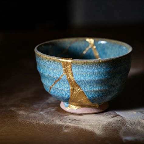 Esempio di ceramica riparata con la tecnica Kintsugi