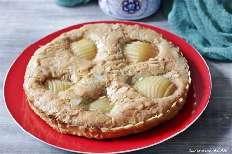 Assemblaggio torta di pere e crema