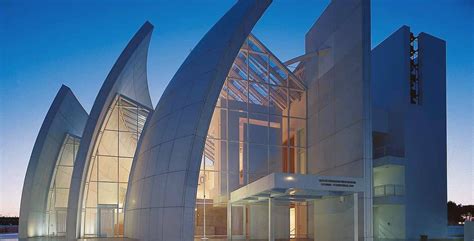 Architettura moderna dell'Hotel Nives