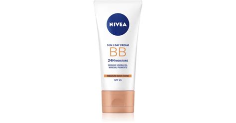 Immagine di un flacone di Nivea BB Cream con un focus sull'Olio di Jojoba Bio