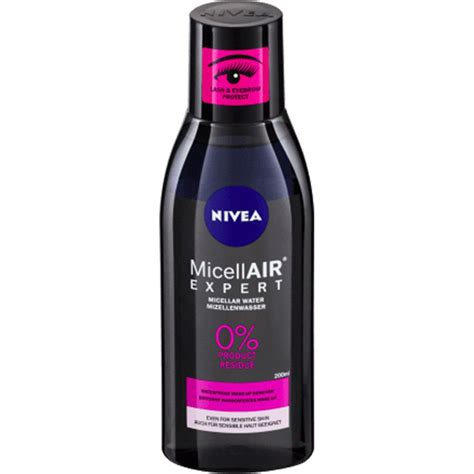 Confronto visivo tra una bottiglia di Nivea MicellAir Expert e una di Nivea Micellair Professional