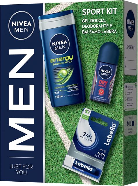 Uomo che usa prodotti NIVEA MEN prima di fare sport