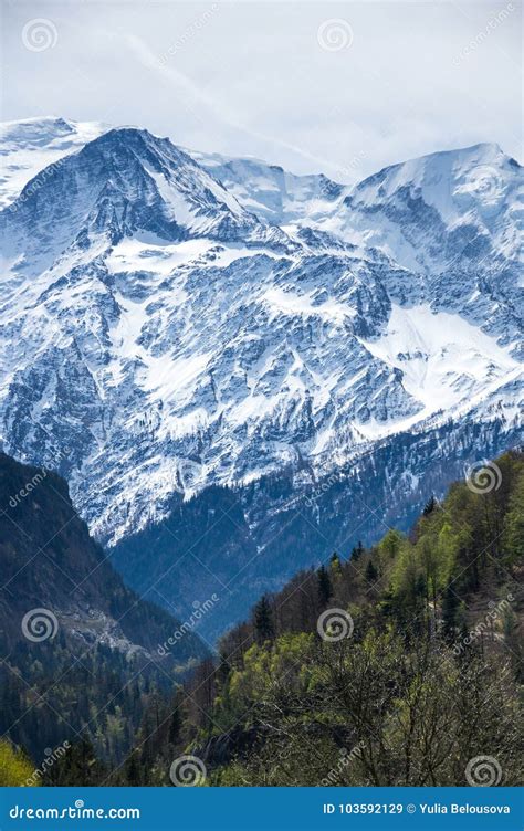 Panoramica delle Alpi francesi con Tignes in primo piano