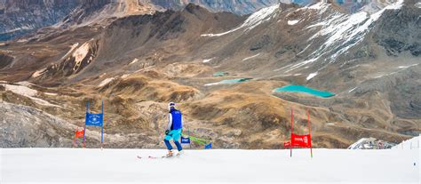 Vista panoramica di Tignes con il ghiacciaio della Grande Motte