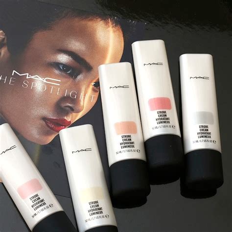 Viso illuminato da MAC Strobe Cream