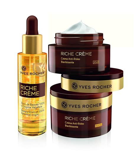 Borsa aperta con diverse creme mani Yves Rocher