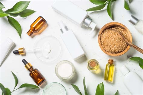 Illustrazione di una gamma completa di prodotti cosmetici