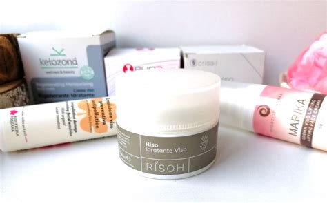 Illustrazione di ingredienti naturali per creme viso bio