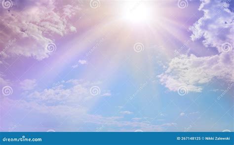 Panorama di una spiaggia tropicale con sole splendente