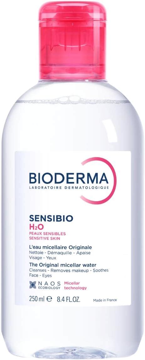 Immagine di un flacone di Bioderma Sensibio H2O con gocce d'acqua