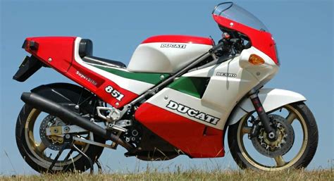 Immagine di una Ducati 851 degli anni '90