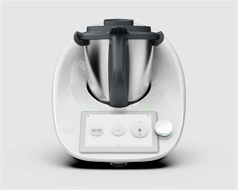 Bimby TM6 in azione con ingredienti per creme