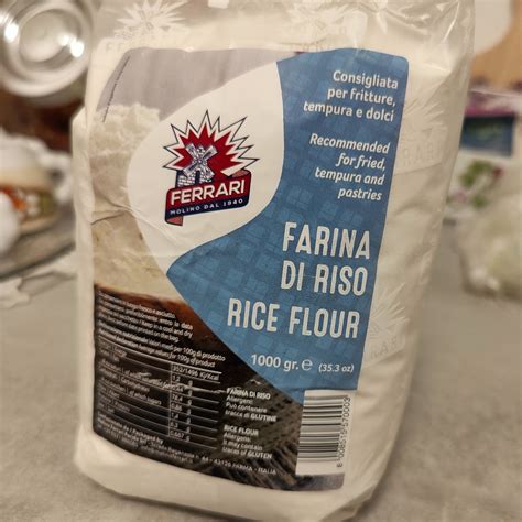 Immagine di ingredienti naturali come farina di riso, oli vegetali