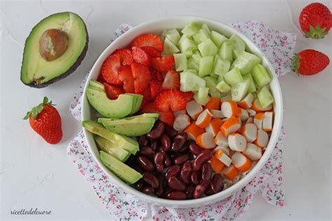 piatto colorato con frutta e verdura