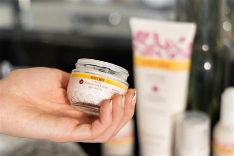 Ingredienti naturali per la cura della pelle secca