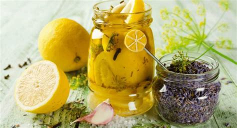 Ingredienti per un rimedio naturale contro le micosi