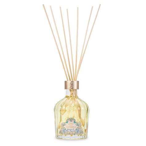 Immagine di una confezione in vetro di una crema viso Sabon