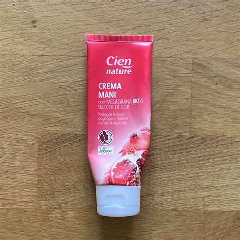 Mani curate con crema alle bacche di goji