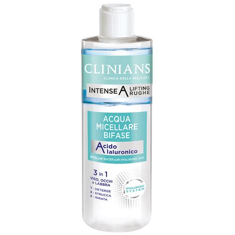 bottiglie di diversi struccanti: acqua micellare, latte, olio