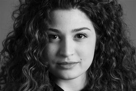 Lord Snowdon ritratto in uno studio fotografico