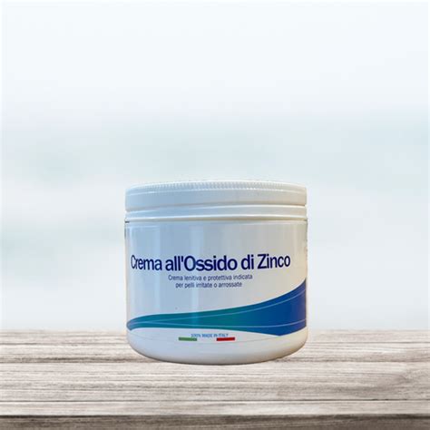 Crema all'ossido di zinco applicata sulla pelle