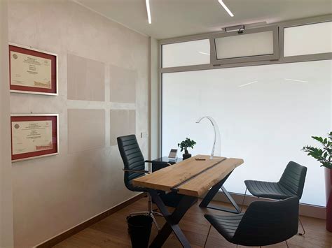 Dottor Fabrizio Vaira in un ambiente medico