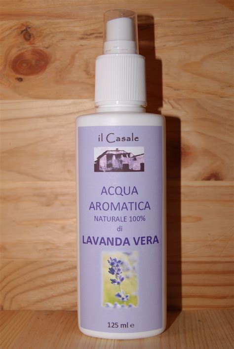 Flacone di acqua aromatica di lavanda