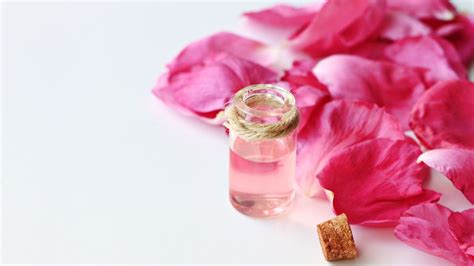 Schema dei benefici dell'acqua di rose per la pelle