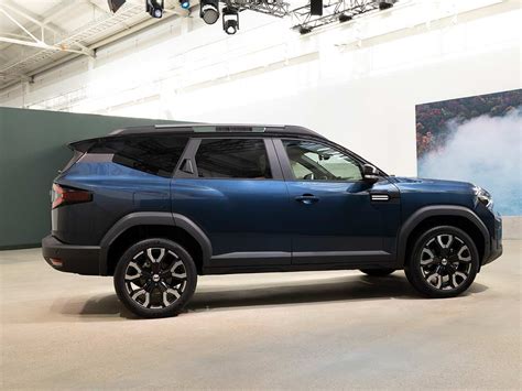 Dacia Bigster in tinta Indigo Blue