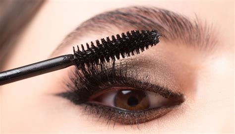 Occhio truccato con eyeliner e mascara