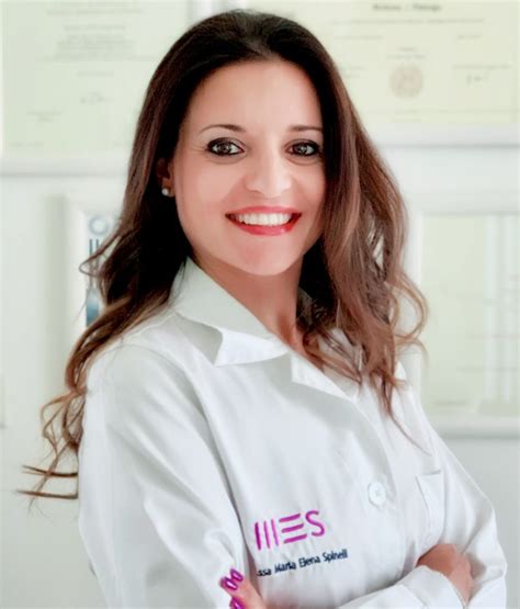 Dottoressa Maria Parodi in un ambiente clinico