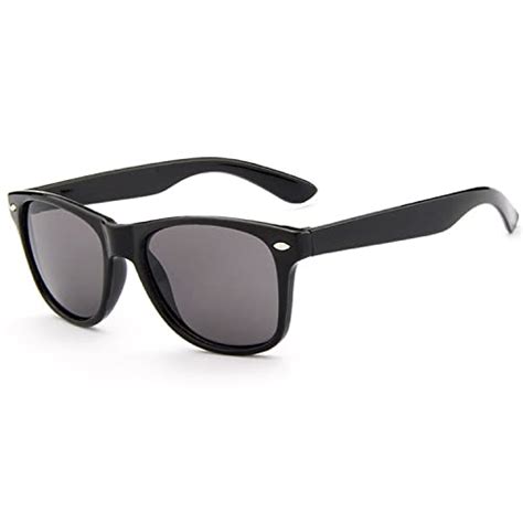 Occhiali da sole che bloccano i raggi UV